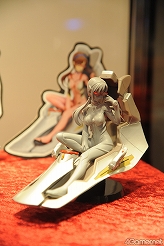 画像ギャラリー No.046のサムネイル画像 / 「もしドラ」「ストライクウィッチーズ」のステージイベントも開催。人気アニメがずらりと並んだセガブース，「第23回プライズフェア 2011 SUMMER」フォトレポート（その3）