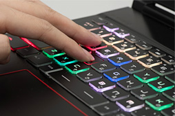 画像ギャラリー No.010のサムネイル画像 / GTX 1070＆120Hz液晶パネル搭載のMSI製ノートPC「GE63VR 7RF-003JP」レビュー。「ゲーム専用機」を探しているならアリ