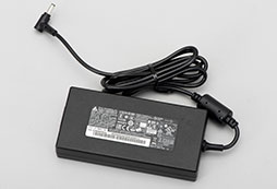 画像ギャラリー No.018のサムネイル画像 / 【PR】MSIの超薄型・軽量ノートPC「Stealth 15M」は，重量約1.69kgで真に持ち歩けるゲーマー向けモバイルPCだ