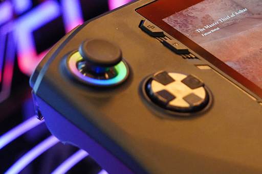 画像ギャラリー No.008のサムネイル画像 / 世界初のCore Ultra搭載携帯型ゲームPC「MSI Claw A1M」をチェック。性能だけでなくゲームパッドや放熱にも見どころあり！