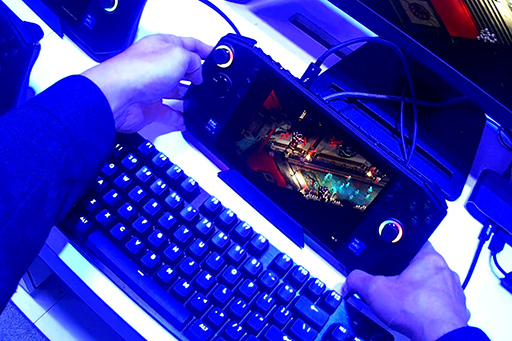 画像ギャラリー No.017のサムネイル画像 / 世界初のCore Ultra搭載携帯型ゲームPC「MSI Claw A1M」をチェック。性能だけでなくゲームパッドや放熱にも見どころあり！