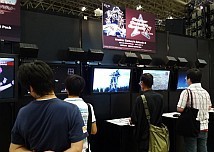 画像ギャラリー No.008のサムネイル画像 / 大勢のファンが詰め掛けた「スーパーロボット大戦L」スペシャルステージ。キャラホビ2010，バンダイナムコゲームスブースレポート