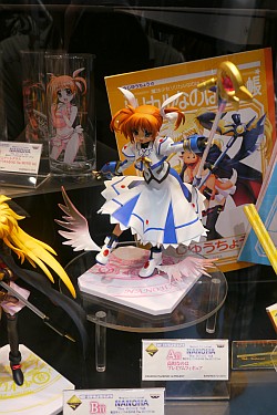 画像ギャラリー No.015のサムネイル画像 / 大勢のファンが詰め掛けた「スーパーロボット大戦L」スペシャルステージ。キャラホビ2010，バンダイナムコゲームスブースレポート