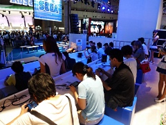 画像ギャラリー No.002のサムネイル画像 / ［TGS 2010］新規プレイヤーや「PSO」時代のオールドファンも巻き込む!?　&infin;に進化するアクションRPG「ファンタシースターポータブル2  インフィニティ」プレイレポート