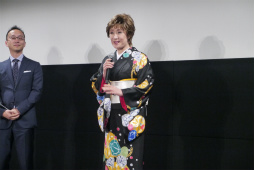 画像ギャラリー No.007のサムネイル画像 / 「PSO2」に小林幸子さんが降臨，メガ幸子と共にフェニックスに乗ってバーチャルライブを披露する。都内で行われた「地球親善大使 就任式」レポート
