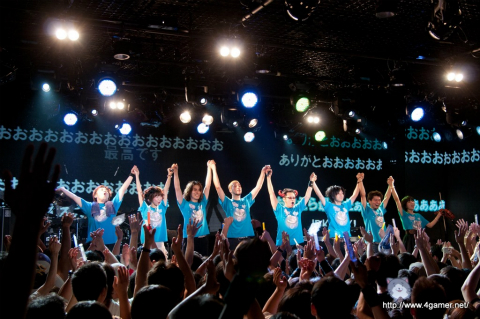 画像ギャラリー No.026のサムネイル画像 / “ファルコムjdkバンド2011 サマーライブ in ニコファーレ”レポート：jdkバンドおよび柿原徹也さん＆水橋かおりさんへのインタビューも掲載