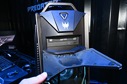 画像ギャラリー No.003のサムネイル画像 / Acerのド派手なゲームPC「Predator Orion 9000」を写真でチェック。重量は15kgあれど，持ち運びは簡単!?