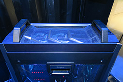画像ギャラリー No.006のサムネイル画像 / Acerのド派手なゲームPC「Predator Orion 9000」を写真でチェック。重量は15kgあれど，持ち運びは簡単!?
