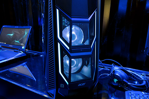 画像ギャラリー No.007のサムネイル画像 / Acerのド派手なゲームPC「Predator Orion 9000」を写真でチェック。重量は15kgあれど，持ち運びは簡単!?