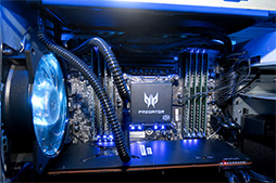 画像ギャラリー No.011のサムネイル画像 / Acerのド派手なゲームPC「Predator Orion 9000」を写真でチェック。重量は15kgあれど，持ち運びは簡単!?
