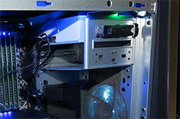 画像ギャラリー No.013のサムネイル画像 / Acerのド派手なゲームPC「Predator Orion 9000」を写真でチェック。重量は15kgあれど，持ち運びは簡単!?