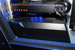 画像ギャラリー No.014のサムネイル画像 / Acerのド派手なゲームPC「Predator Orion 9000」を写真でチェック。重量は15kgあれど，持ち運びは簡単!?