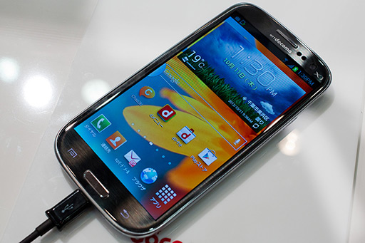画像ギャラリー No.012のサムネイル画像 / NTTドコモ，「GALAXY S III α」「AQUOS PHONE ZETA」など2012年冬モデルスマートフォン10製品を発表。すべてが下り最大100Mbpsの「Xi」に対応