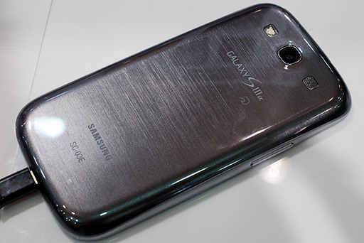 画像ギャラリー No.013のサムネイル画像 / NTTドコモ，「GALAXY S III α」「AQUOS PHONE ZETA」など2012年冬モデルスマートフォン10製品を発表。すべてが下り最大100Mbpsの「Xi」に対応