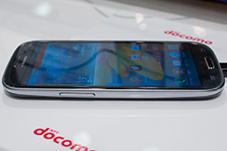 画像ギャラリー No.015のサムネイル画像 / NTTドコモ，「GALAXY S III α」「AQUOS PHONE ZETA」など2012年冬モデルスマートフォン10製品を発表。すべてが下り最大100Mbpsの「Xi」に対応