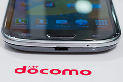 画像ギャラリー No.017のサムネイル画像 / NTTドコモ，「GALAXY S III α」「AQUOS PHONE ZETA」など2012年冬モデルスマートフォン10製品を発表。すべてが下り最大100Mbpsの「Xi」に対応