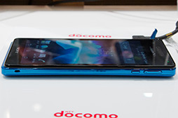 画像ギャラリー No.020のサムネイル画像 / NTTドコモ，「GALAXY S III α」「AQUOS PHONE ZETA」など2012年冬モデルスマートフォン10製品を発表。すべてが下り最大100Mbpsの「Xi」に対応