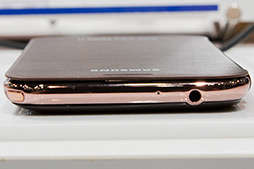 画像ギャラリー No.029のサムネイル画像 / NTTドコモ，「GALAXY S III α」「AQUOS PHONE ZETA」など2012年冬モデルスマートフォン10製品を発表。すべてが下り最大100Mbpsの「Xi」に対応