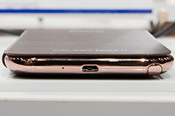 画像ギャラリー No.030のサムネイル画像 / NTTドコモ，「GALAXY S III α」「AQUOS PHONE ZETA」など2012年冬モデルスマートフォン10製品を発表。すべてが下り最大100Mbpsの「Xi」に対応