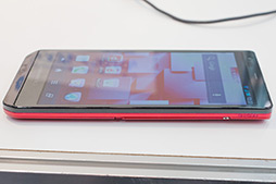 画像ギャラリー No.033のサムネイル画像 / NTTドコモ，「GALAXY S III α」「AQUOS PHONE ZETA」など2012年冬モデルスマートフォン10製品を発表。すべてが下り最大100Mbpsの「Xi」に対応
