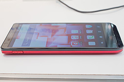 画像ギャラリー No.034のサムネイル画像 / NTTドコモ，「GALAXY S III α」「AQUOS PHONE ZETA」など2012年冬モデルスマートフォン10製品を発表。すべてが下り最大100Mbpsの「Xi」に対応