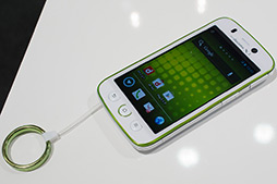 画像ギャラリー No.045のサムネイル画像 / NTTドコモ，「GALAXY S III α」「AQUOS PHONE ZETA」など2012年冬モデルスマートフォン10製品を発表。すべてが下り最大100Mbpsの「Xi」に対応