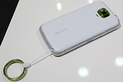 画像ギャラリー No.046のサムネイル画像 / NTTドコモ，「GALAXY S III α」「AQUOS PHONE ZETA」など2012年冬モデルスマートフォン10製品を発表。すべてが下り最大100Mbpsの「Xi」に対応