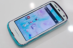 画像ギャラリー No.052のサムネイル画像 / NTTドコモ，「GALAXY S III α」「AQUOS PHONE ZETA」など2012年冬モデルスマートフォン10製品を発表。すべてが下り最大100Mbpsの「Xi」に対応