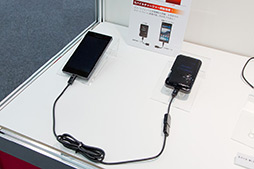 画像ギャラリー No.057のサムネイル画像 / NTTドコモ，「GALAXY S III α」「AQUOS PHONE ZETA」など2012年冬モデルスマートフォン10製品を発表。すべてが下り最大100Mbpsの「Xi」に対応