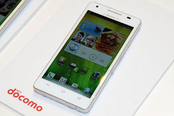 画像ギャラリー No.046のサムネイル画像 / ドコモ，「Xperia Z」や2画面MEDIASなど2013年春モデルスマートフォン＆タブレットを発表。注目モデルをちょっと使ってみた 