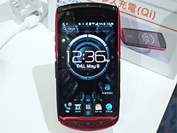 画像ギャラリー No.004のサムネイル画像 / KDDI，2014夏モデルのスマホ8製品などを発表。キャリアアグリゲーション＆WiMAX 2＋両対応で高速通信機能を充実
