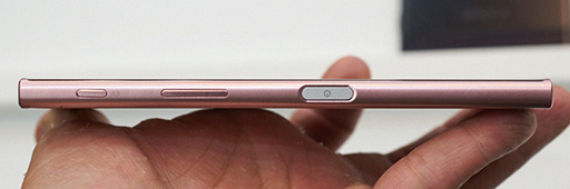 画像ギャラリー No.010のサムネイル画像 / NTTドコモ冬モデル「Xperia XZ」＆「Xperia X Compact」テストレポート。 そつのないデザインと安定した性能は好印象だ