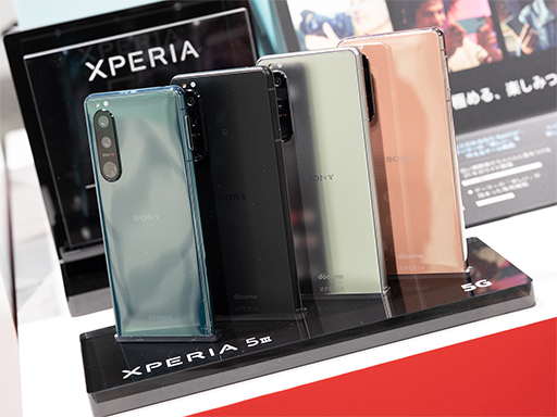 画像ギャラリー No.002のサムネイル画像 / 「ほぼXperia 1 III」なXperia 5 IIIが好印象。NTTドコモ 2021〜2022冬春新スマートフォンをチェック