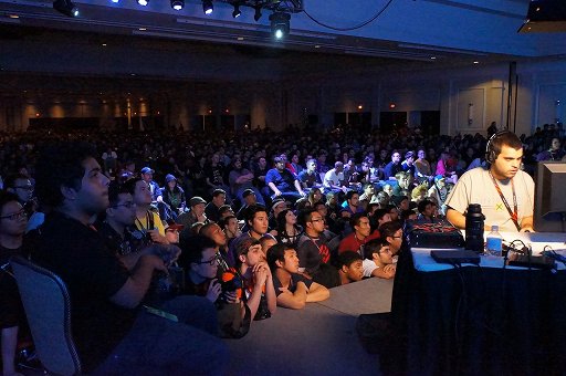 画像ギャラリー No.011のサムネイル画像 / ［EVO2013］ 各競技タイトルの優勝者達と，上位入賞を果たした日本勢へのミニインタビューを掲載