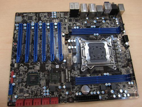 画像ギャラリー No.005のサムネイル画像 / 初期のX79はPCIe 3.0対応保留，DIMMサポート4枚か。少数精鋭のマザーボード開発チームを立ち上げたSapphireにいろいろ聞いてきた