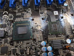画像ギャラリー No.007のサムネイル画像 / 初期のX79はPCIe 3.0対応保留，DIMMサポート4枚か。少数精鋭のマザーボード開発チームを立ち上げたSapphireにいろいろ聞いてきた
