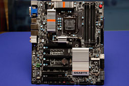 画像ギャラリー No.003のサムネイル画像 / GIGA-BYTE，Z77搭載のゲーマー向けマザーボードを公開。ATXモデルはPCIe 3.0 x16×2やx8×4接続に対応か