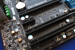 画像ギャラリー No.012のサムネイル画像 / GIGA-BYTE，Z77搭載のゲーマー向けマザーボードを公開。ATXモデルはPCIe 3.0 x16×2やx8×4接続に対応か