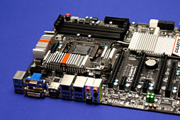 画像ギャラリー No.013のサムネイル画像 / GIGA-BYTE，Z77搭載のゲーマー向けマザーボードを公開。ATXモデルはPCIe 3.0 x16×2やx8×4接続に対応か