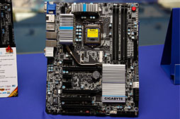 画像ギャラリー No.015のサムネイル画像 / GIGA-BYTE，Z77搭載のゲーマー向けマザーボードを公開。ATXモデルはPCIe 3.0 x16×2やx8×4接続に対応か