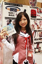 画像ギャラリー No.072のサムネイル画像 / 「コミックマーケット80」がいよいよ開幕。PSP「まどか☆マギカ」のパッケージやパチスロ版「ToHeart2」も見られた夏コミ初日の企業ブースをレポート