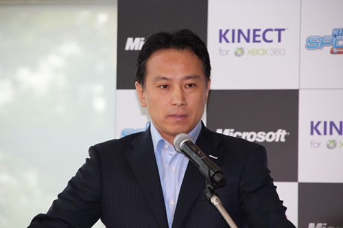 画像ギャラリー No.003のサムネイル画像 / 「Kinect スポーツ: シーズン2」の発売記念イベントに次長課長 河本さん，藤本美貴さん，小倉優子さんが登場。Kinectでの操作に大興奮!?