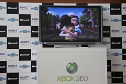 画像ギャラリー No.011のサムネイル画像 / 「Kinect スポーツ: シーズン2」の発売記念イベントに次長課長 河本さん，藤本美貴さん，小倉優子さんが登場。Kinectでの操作に大興奮!?