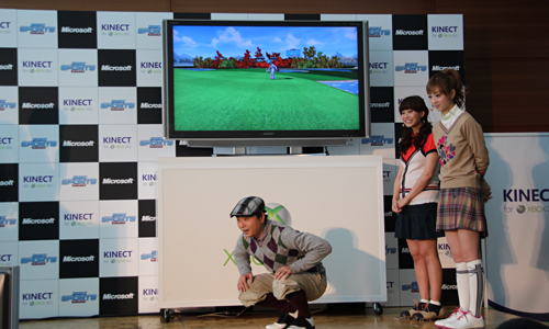 画像ギャラリー No.016のサムネイル画像 / 「Kinect スポーツ: シーズン2」の発売記念イベントに次長課長 河本さん，藤本美貴さん，小倉優子さんが登場。Kinectでの操作に大興奮!?