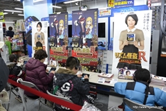 画像ギャラリー No.019のサムネイル画像 / 東国原英夫さんのイチ押しリズムはAKB48？　「リズム怪盗R 皇帝ナポレオンの遺産」宣伝担当として実施された握手会と合同インタビューをレポート