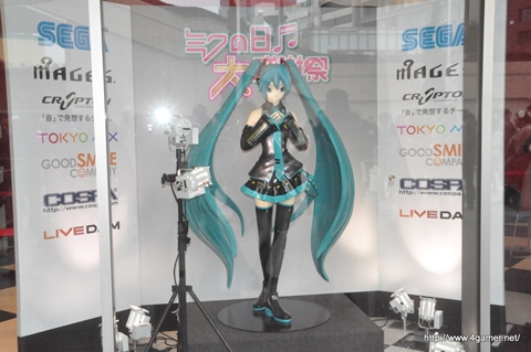 画像ギャラリー No.004のサムネイル画像 / “ミクの日”前夜祭となる，ファン待望の「初音ミクライブパーティー2012（ミクパ♪）」が開催。全34曲の人気楽曲が披露された“ひる”公演をレポート