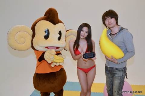 画像ギャラリー No.012のサムネイル画像 / 川村ゆきえさんが「スーパーモンキーボール 特盛あそビ〜タ！」のステージになった体験版が本日配信。“神業PLAY”のPV撮影現場で，徳原プロデューサーとビキニ姿の川村さんにインタビューしてきた