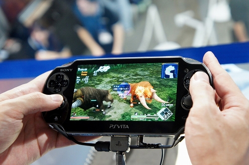 画像ギャラリー No.001のサムネイル画像 / ［TGS 2011］「イース セルセタの樹海」プレイレポート。PS Vitaの特徴を活かした機能が，イースならではのアクションを一層引き立てる