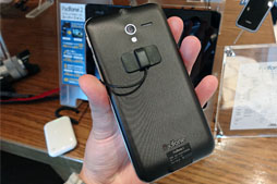 画像ギャラリー No.006のサムネイル画像 / ASUSの「PadFone 2」をタッチ＆トライイベントでがっつり触ってきた。スマホとしての完成度は高いぞ
