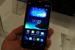画像ギャラリー No.007のサムネイル画像 / ASUSの「PadFone 2」をタッチ＆トライイベントでがっつり触ってきた。スマホとしての完成度は高いぞ